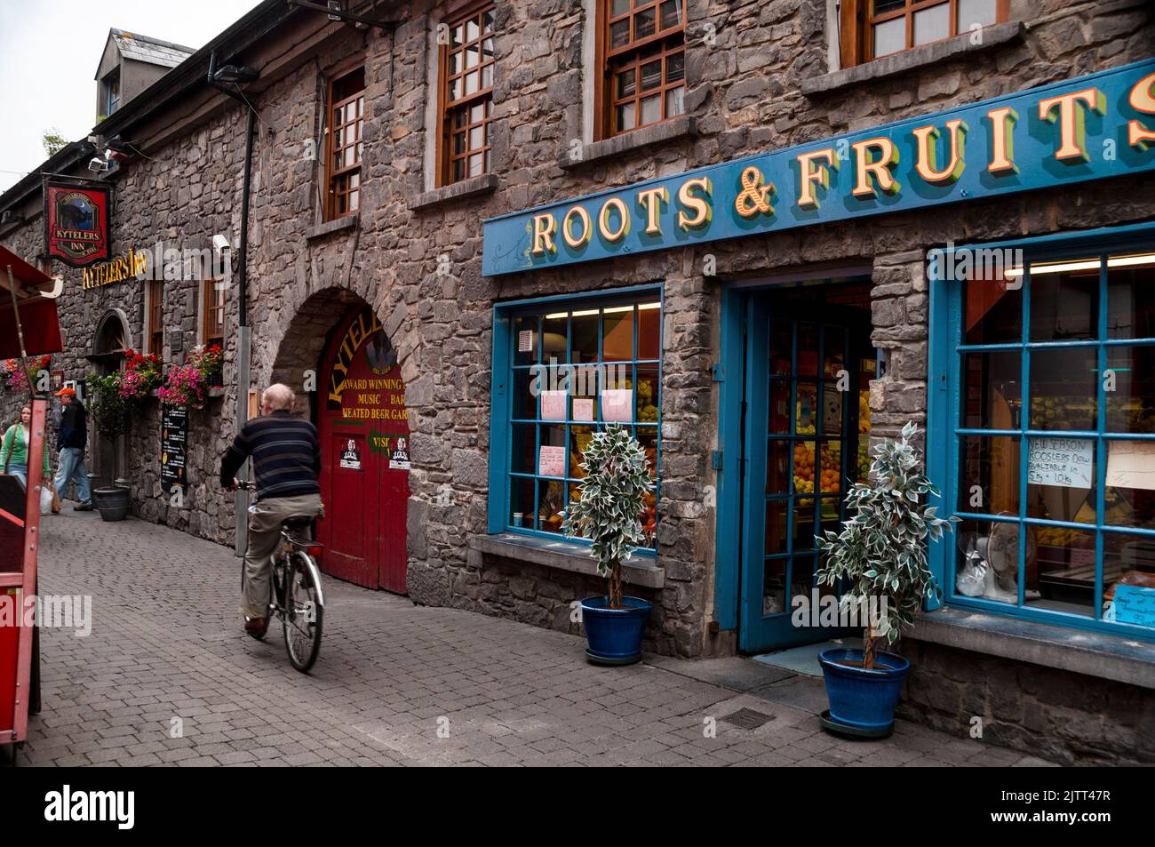 Grocery shop kilkenny hires stock photography and images Alamy