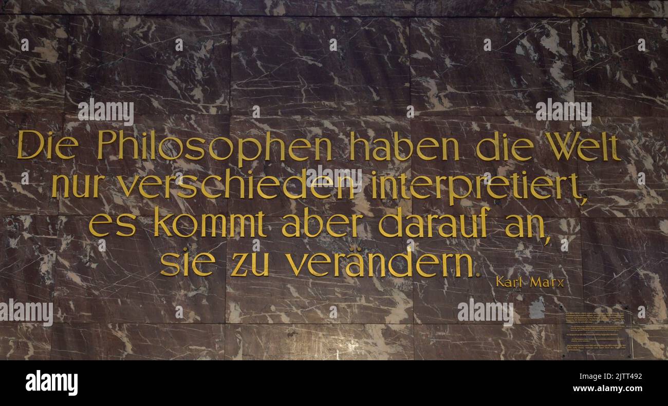 Schriftzug, Zitat Karl Marx, Treppe, Foyer, Hauptgebäude, Humboldt-Universität, Unter den Linden, Mitte, Berlin, Deutschland Stock Photo