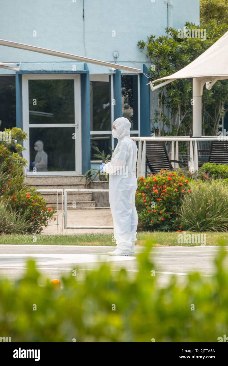 Man in white suit coronavirus hi-res stock photography and images - Alamy