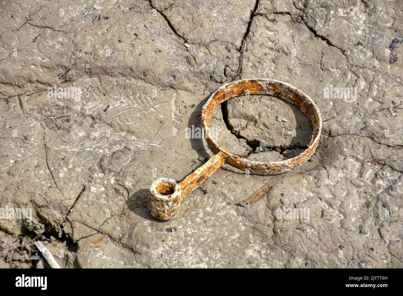 Flussbett, ausgetrocknet, Schlamm, ausgetrocknet, Kruste, verkrustet, hart, trocken, Klimawandel, Wasserknappheit, Lago di Redone, Redone, Tramontina, Stock Photo