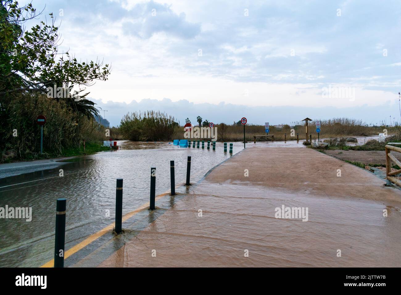 March 22, 2022. Flooded road after torrential rains in Puerto de Sagunto - Valencia Stock Photo