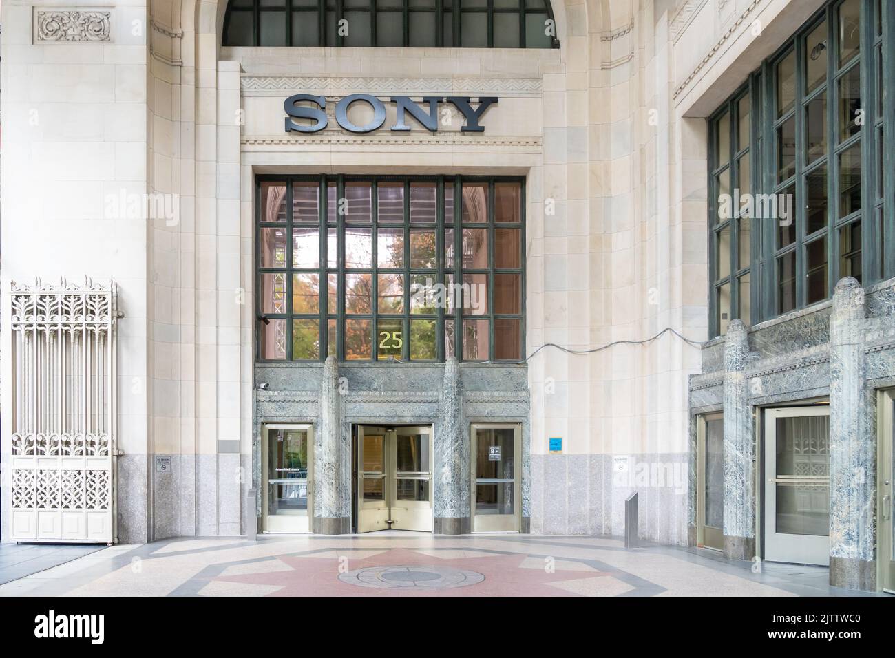 Sony building new york hi-res stock photography and images - Alamy