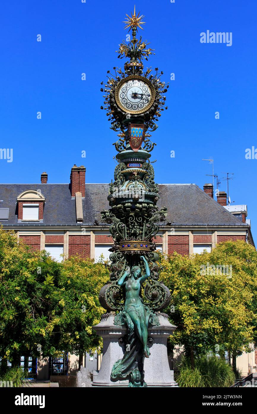 The Dewailly Clock (Horloge Dewailly) by Emile Ricquier and statue of Naked Mary (Marie-Sans Chemise) by Albert Roze in Amiens (Somme), France Stock Photo