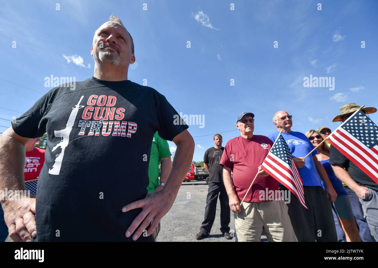 God Guns & Trump T-Shirt God Guns & Trump T-Shirt