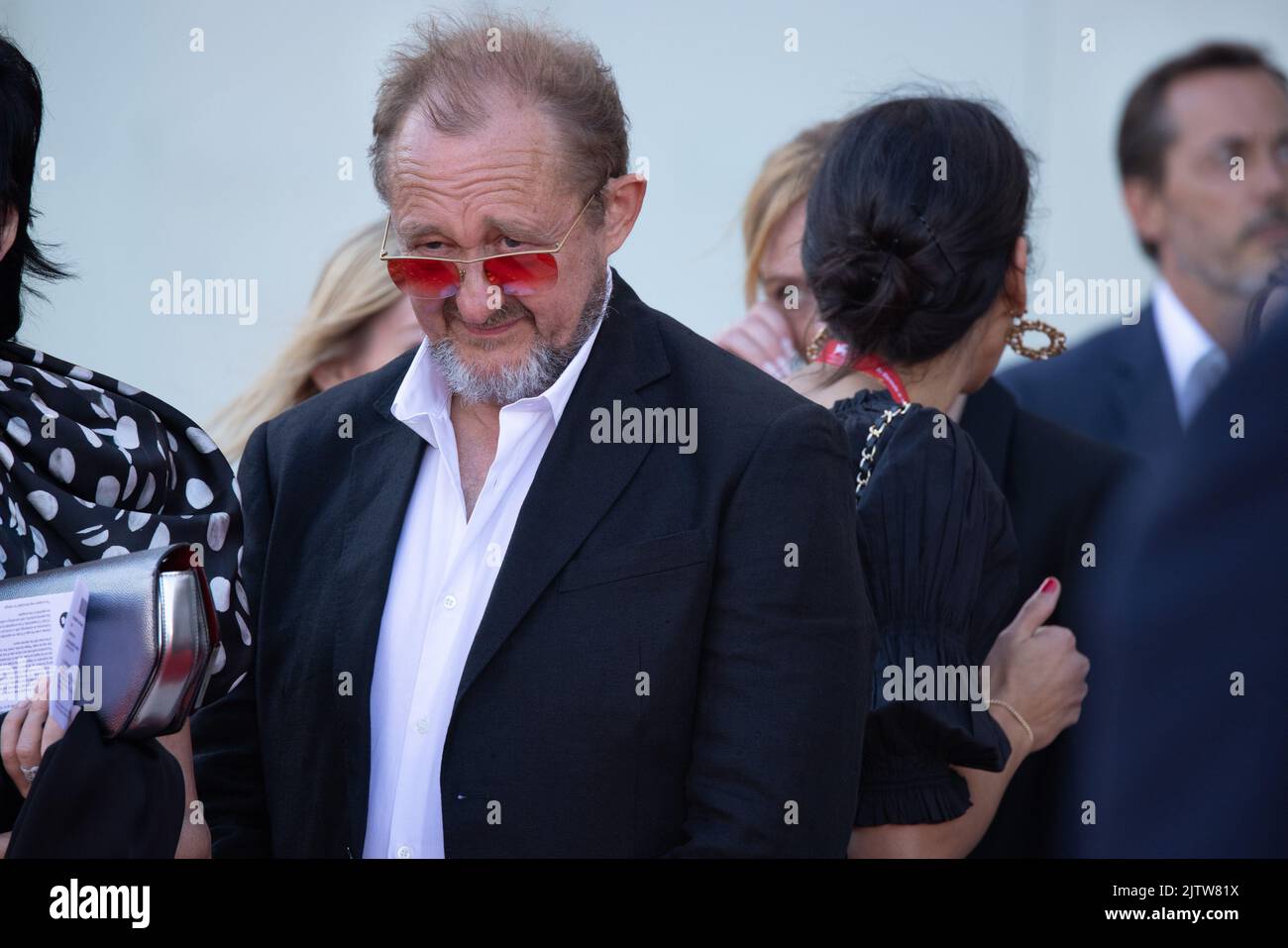 Lido Di Venezia, Italy. 01st Sep, 2022. Andrew Upton look at his wife Cate Blanchett attending the 'Tar' red carpet at the 79th Venice International Film Festival on September 01, 2022 in Venice, Italy. © Photo: Cinzia Camela. Credit: Independent Photo Agency/Alamy Live News Stock Photo