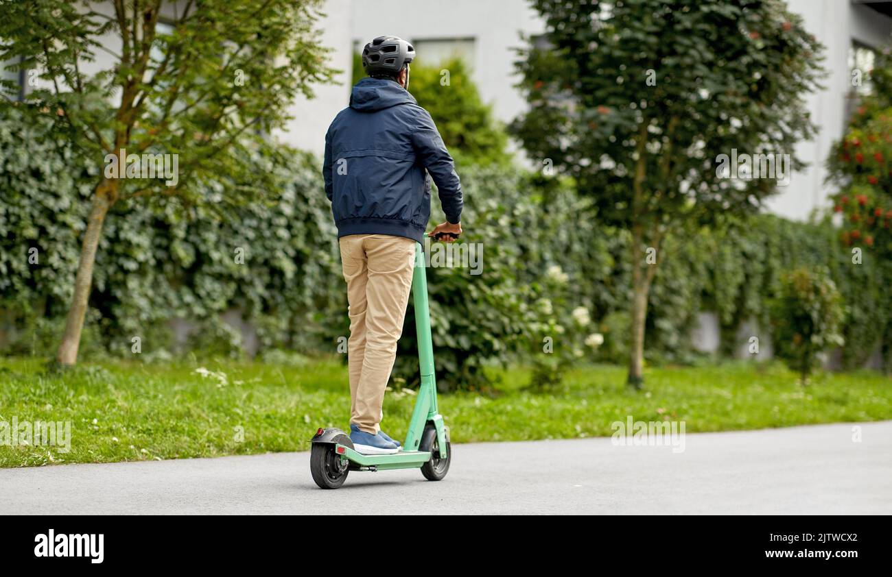 Riding e scooter helmet hi-res stock photography and images - Alamy