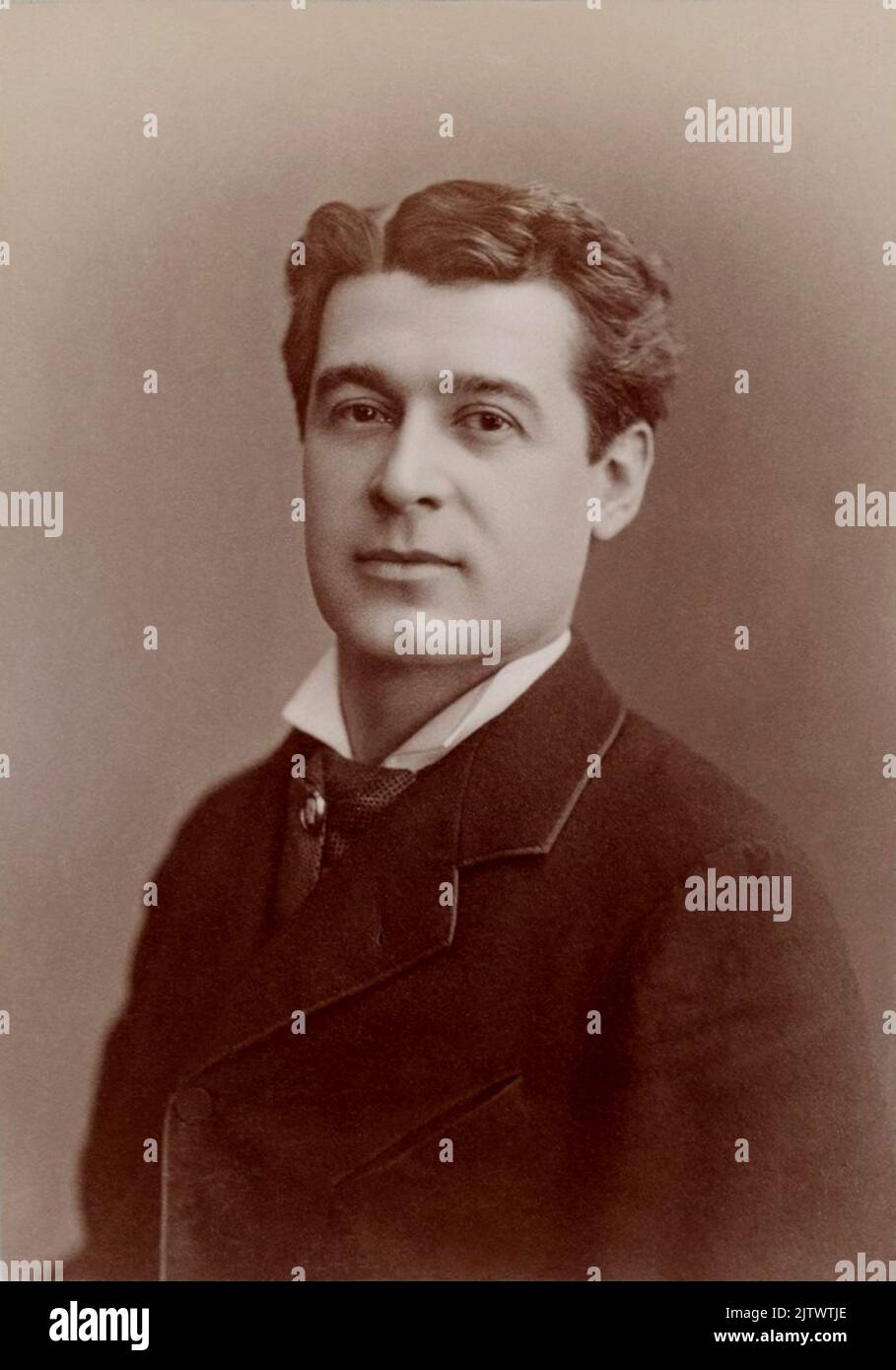1879 c., Paris , FRANCE : The french actor and dramatist GEORGES BAILLET ( 1848 - 1935 ) of Comédie Française  . Photo by Paul Nadar , Paris . - BELLE EPOQUE - ATTORE TEATRALE - TEATRO - THEATRE - PORTRAIT - RITRATTO - HISTORY - FOTO STORICHE  - collar - colletto - tie - cravatta - MODA MASCHILE - FASHION - 800's - '800 - OTTOCENTO --- Archivio GBB Stock Photo