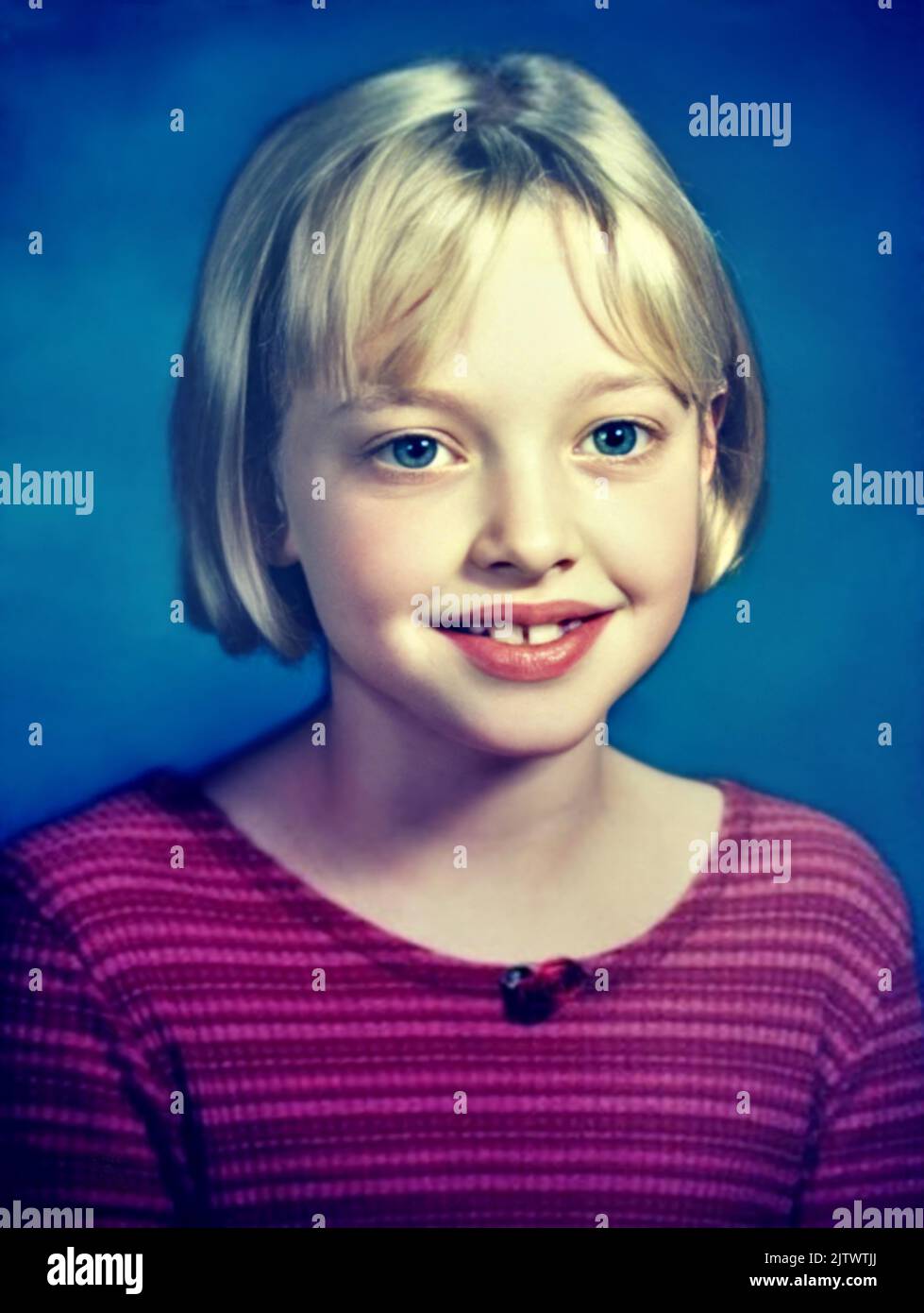 1994 ca , USA : The american actress , model and singer  AMANDA SEYFRIED ( born 3 december 1985 ) when was a young girl aged 9, photo from SCHOOL YEARBOOK . Unknown photographer .- HISTORY - FOTO STORICHE - ATTRICE - MOVIE - CINEMA  - personalità da da giovane giovani - personality personalities when was young - ANNUARIO SCOLASTICO - SEX SYMBOL - TEENAGER - blonde - bionda - smile - sorriso - BAMBINA - bambino - bambini - CHILD - CHILDREN - CHILDHOOD - INFANZIA --- ARCHIVIO GBB Stock Photo