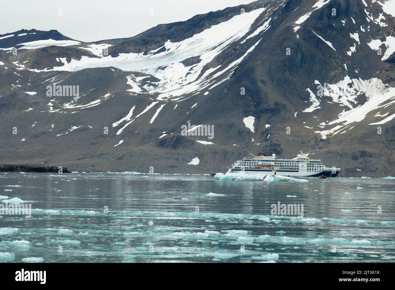 Expedition cruise ship MS Hanseatic Spirit in front of a glacier. Svalbard, Spitsbergen, Norway. July 27, 2022 Stock Photo