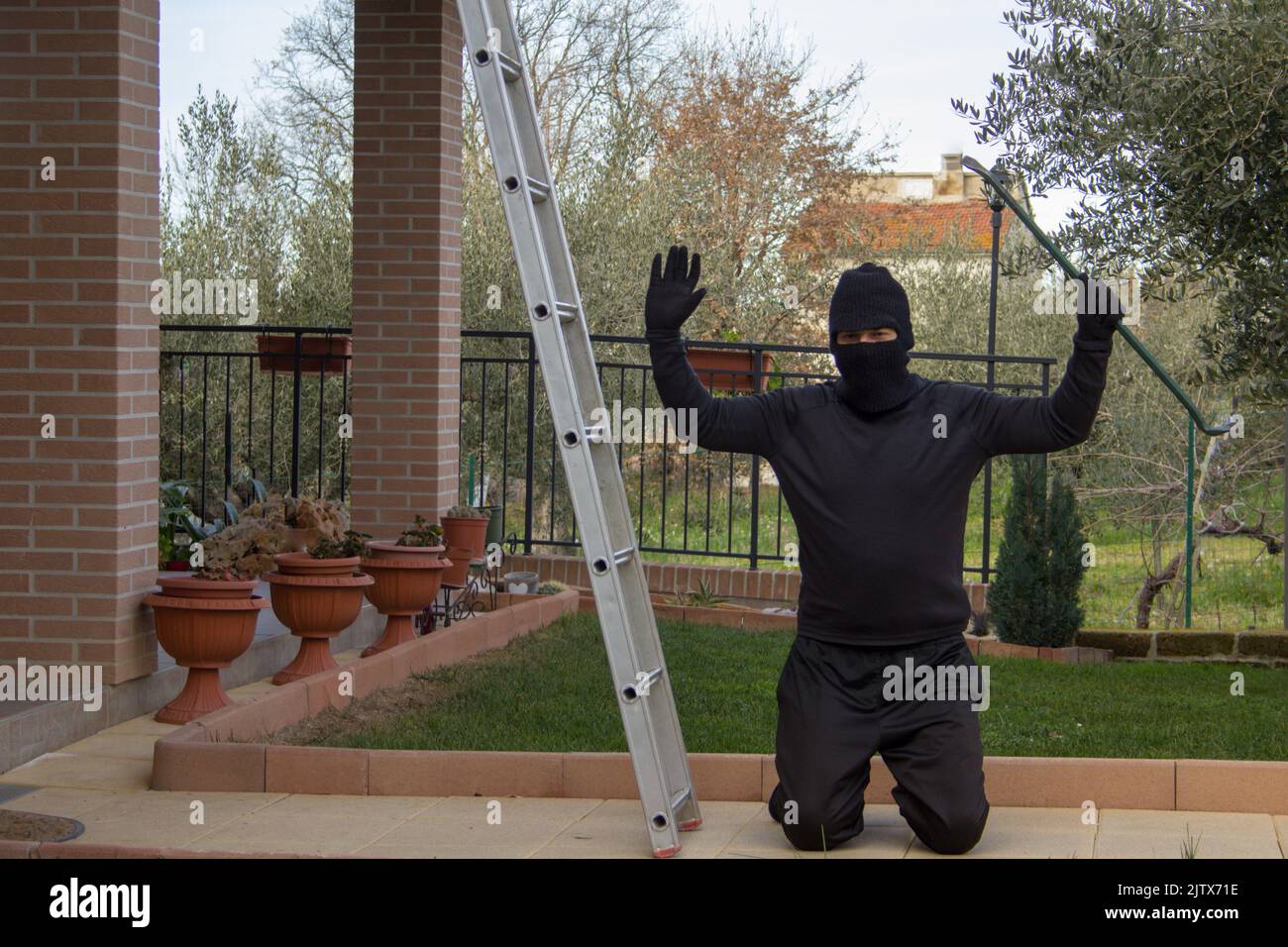 burglar caught trying to break into a house and surrenders to