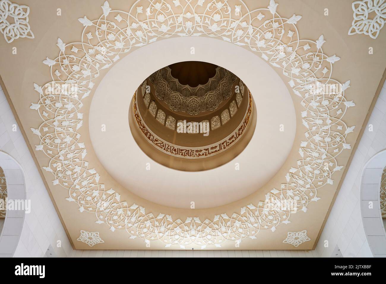 Decorated ceiling at Sheikh Zayed Mosque. Abu Dhabi. United Arab Emirates. Stock Photo