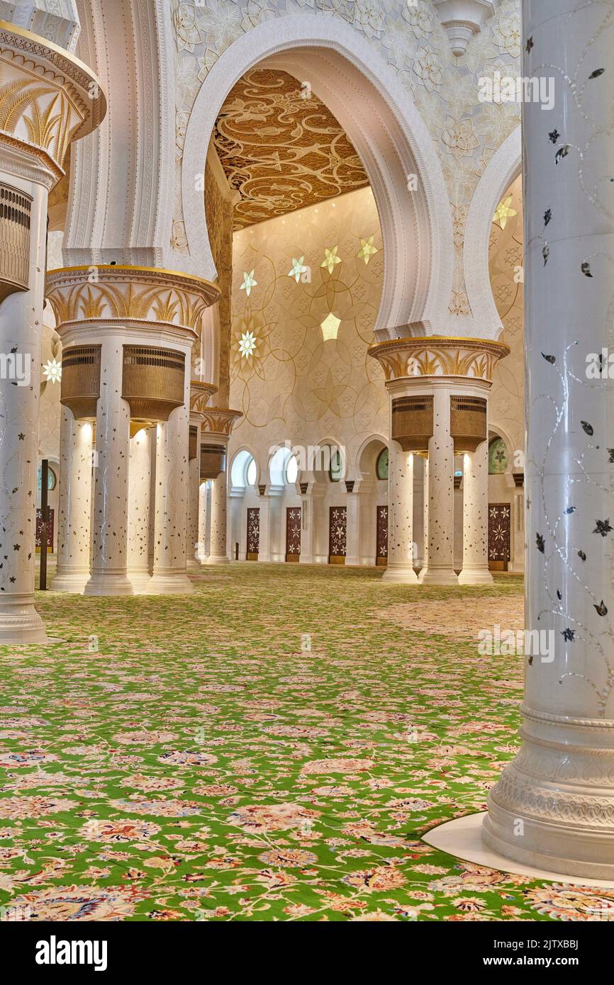 The main prayer room at Sheikh Zayed Mosque. Abu Dhabi. United Arab Emirates. Stock Photo