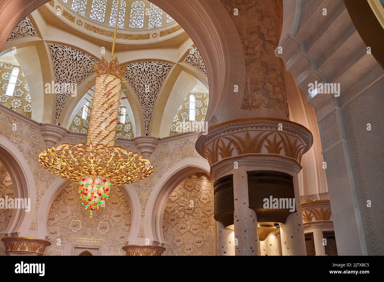 Decorated ceiling with chandelier at Sheikh Zayed Mosque. Abu Dhabi. United Arab Emirates. Stock Photo