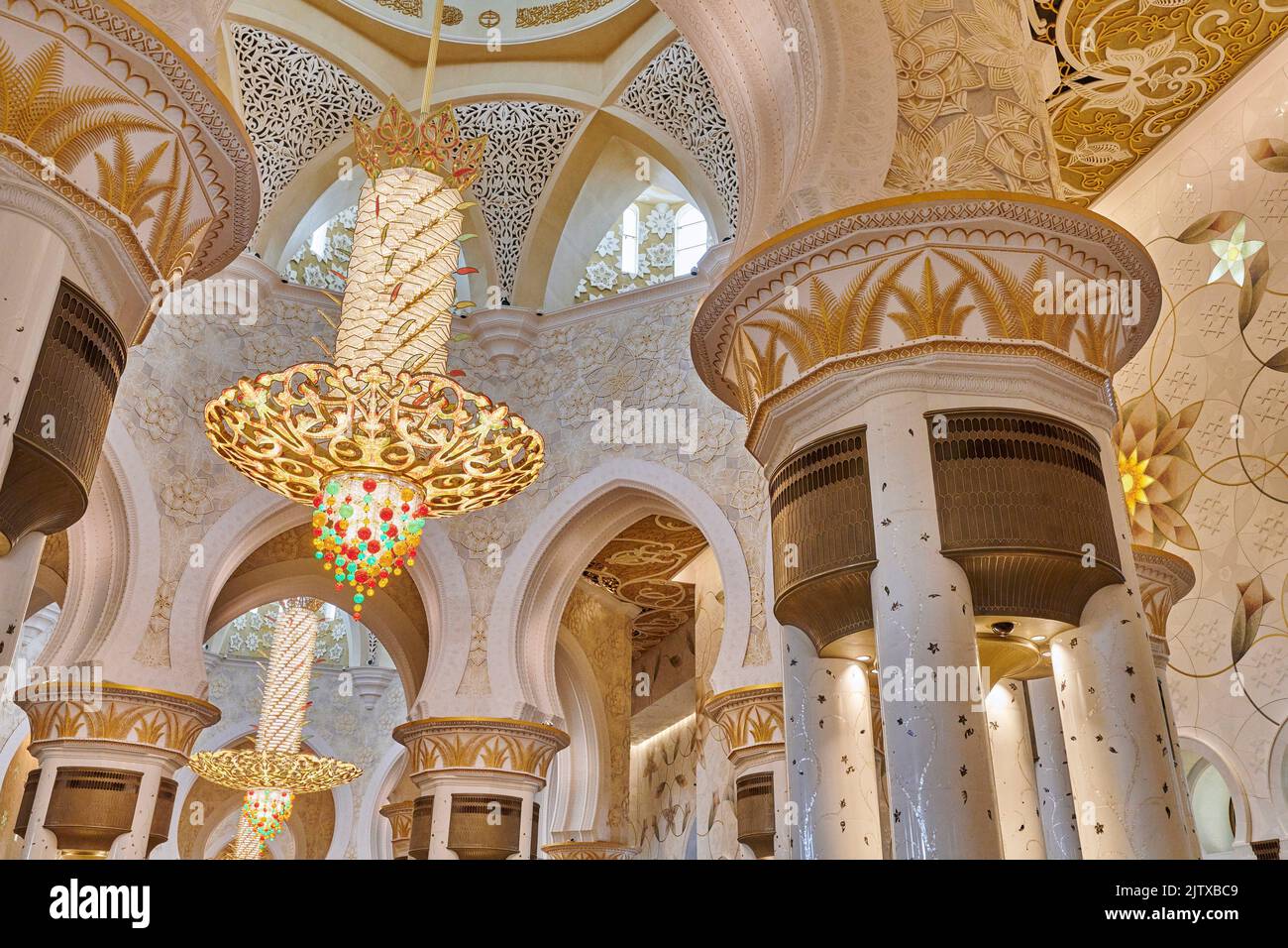Decorated ceiling with chandeliers at Sheikh Zayed Mosque. Abu Dhabi. United Arab Emirates. Stock Photo