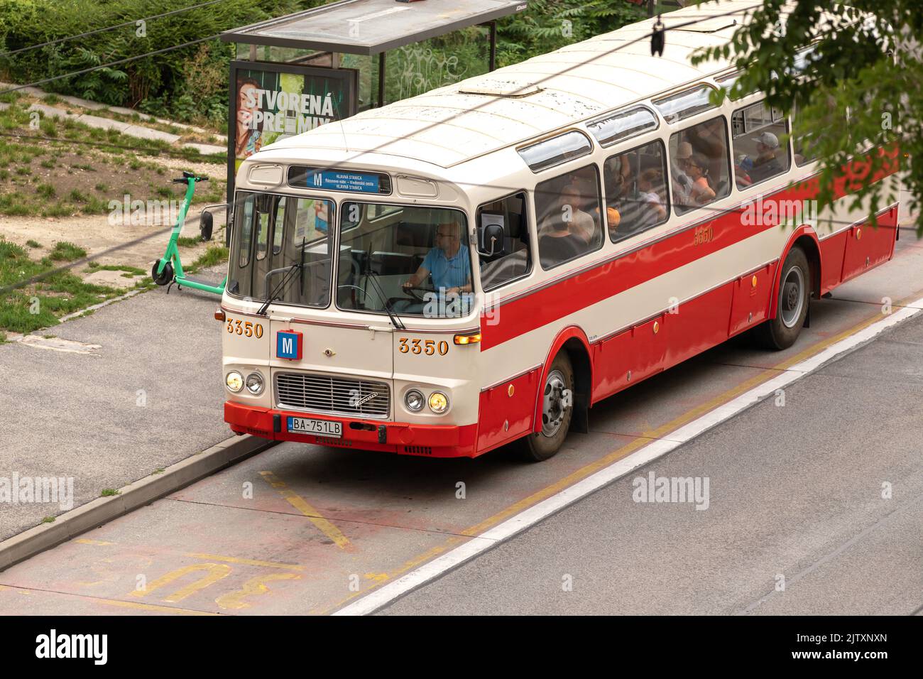 Number 11 bus hi-res stock photography and images - Alamy