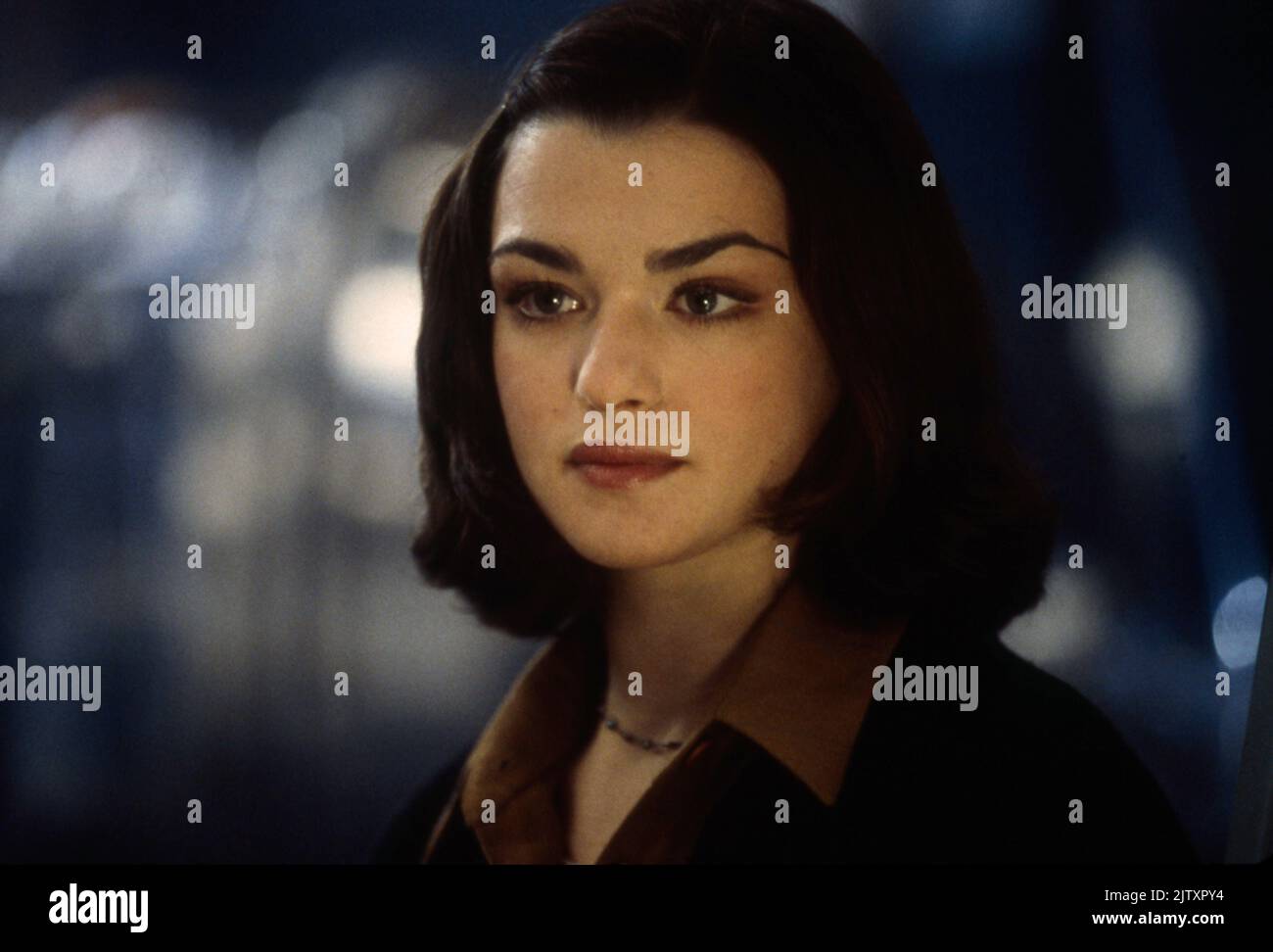 Chain Reaction Year : 1996 USA Director : Andrew Davis Rachel Weisz ...