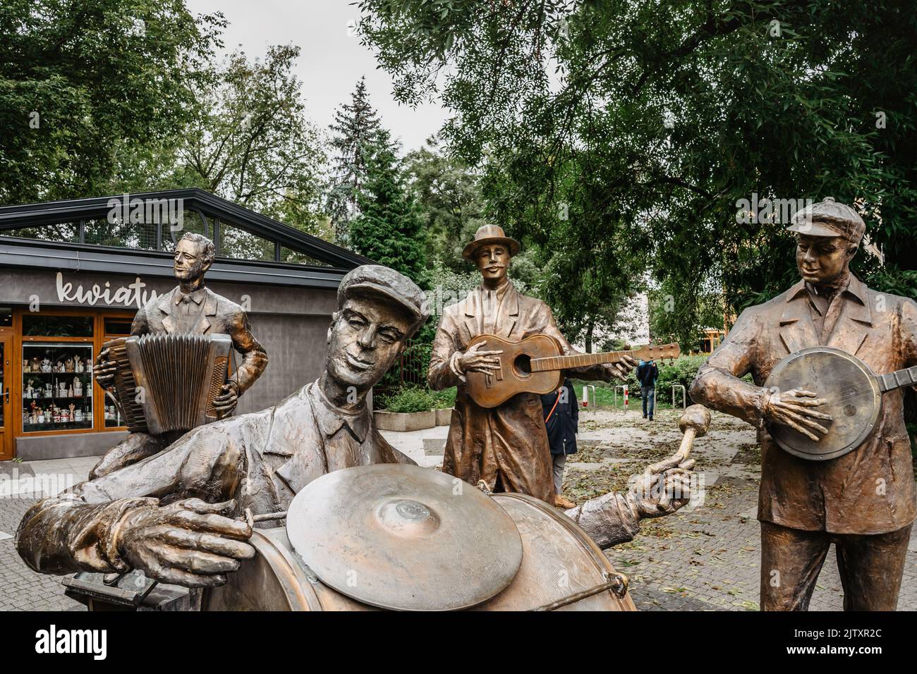 Warsaw,Poland-September 19,2021.Monument of Pragas Backyard Orchestra,Pomnik Praskiej Kapeli Podworkowej, local musical group consists of accordion Stock Photo