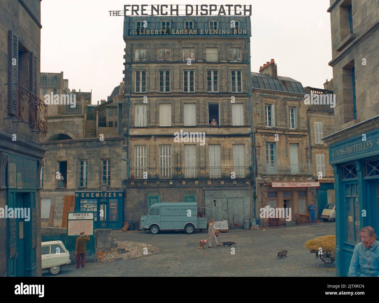 The French Dispatch Year: 2021 USA Director: Wes Anderson Stock Photo The French Dispatch Year: 2021 USA Director: Wes Anderson Stock Photo