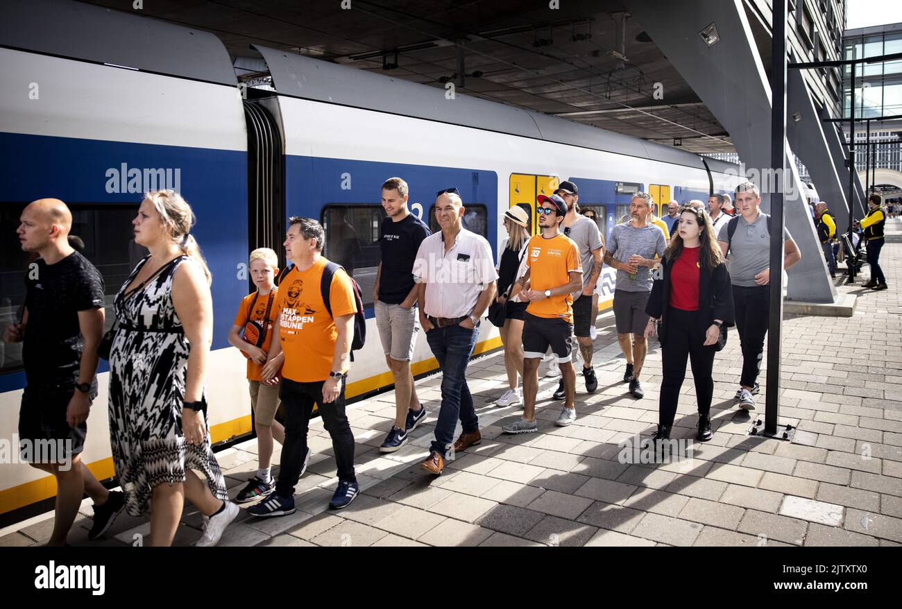 2022-09-02 11:25:05 AMSTERDAM - Amsterdam Central is busy with people who want to go to Zandvoort. That's where the Formula 1 starts. Because big crowds were expected, the NS has a train running every five minutes between Amsterdam Central and Zandvoort aan Zee station. ANP RAMON VAN FLYMEN netherlands out - belgium out Stock Photo