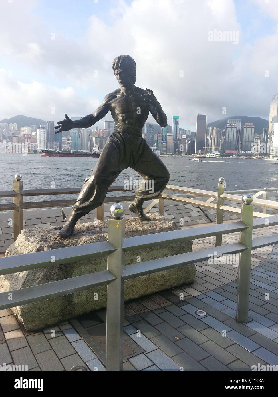 Bronze statue of Bruce Lee in Tsim Sha Tsui Hong Kong Stock Photo Alamy