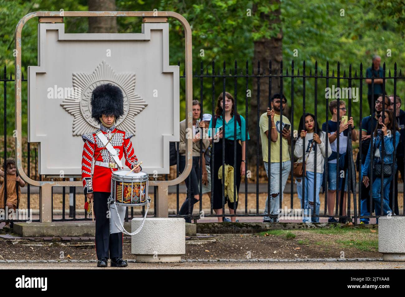 London, UK. 2nd Sep, 2022. The Irish Guards form two new Companies and Number 12 Company forms up for inspection at Wellington Barracks and Mounts the Queen's Guard at Buckingham Palace - As part of the Army's modernisation programme ‘Future Soldier', two new Foot Guards Public Duties Companies (PDCs), are being formed, resurrecting the traditions and ethos of the historic and battle honoured 2nd Battalion Irish Guards. Credit: Guy Bell/Alamy Live News Stock Photo