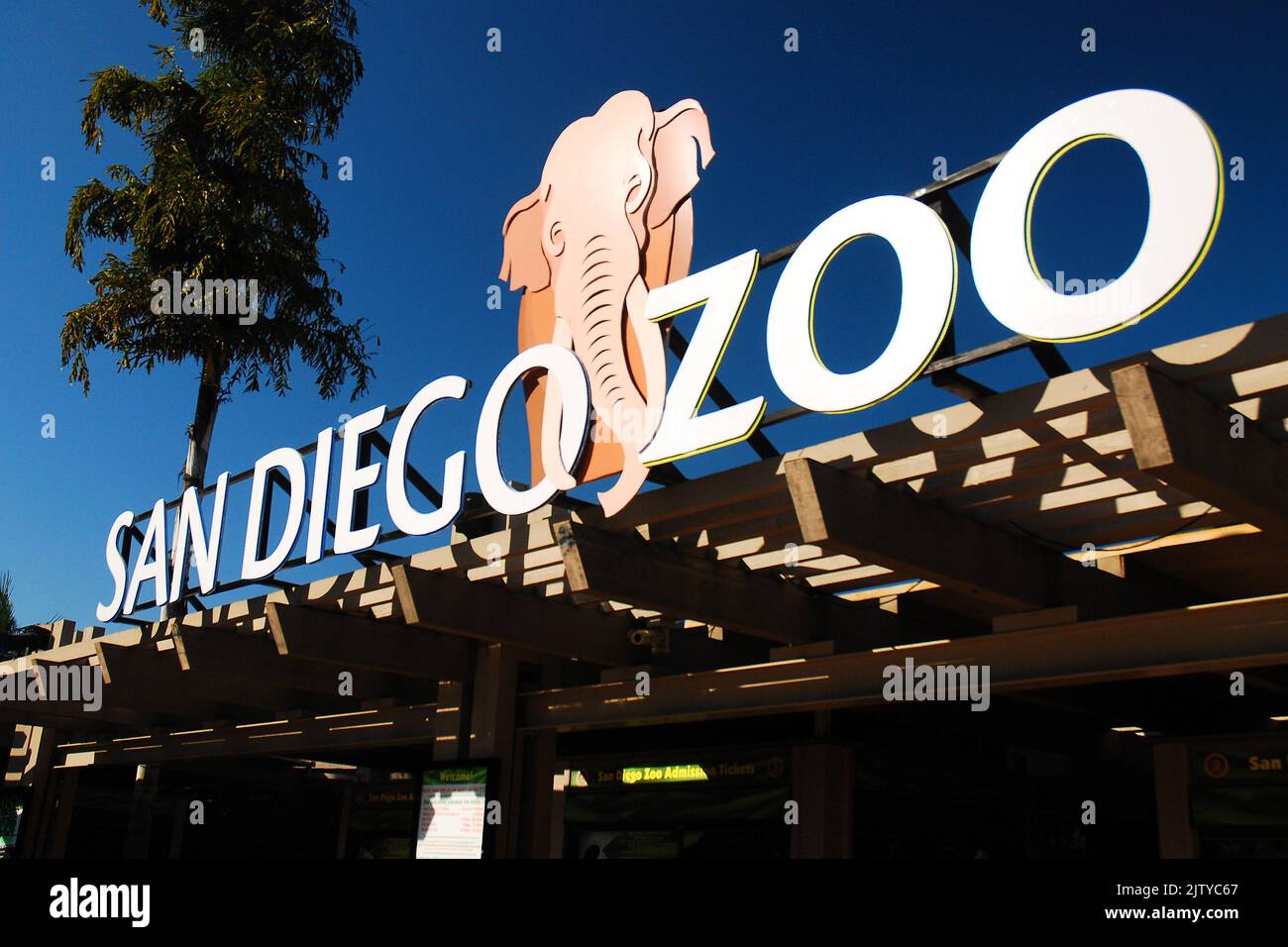 Entrance to the San Diego Zoo Stock Photo Alamy