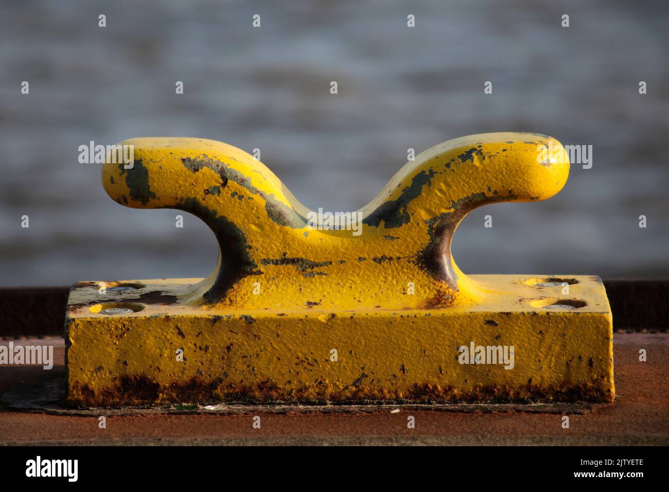 Mooring lines on a pontoon in the port of Hamburg Stock Photo Alamy