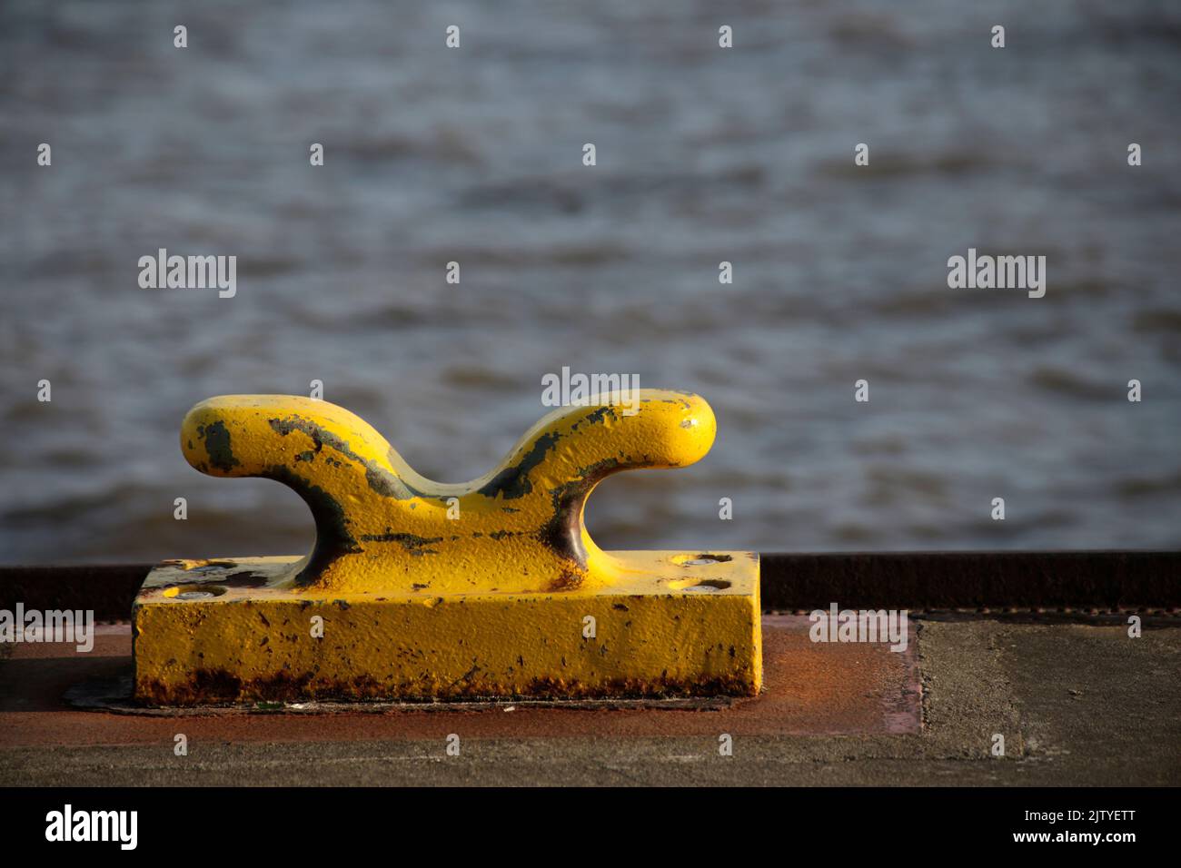 Mooring lines on a pontoon in the port of Hamburg Stock Photo Alamy