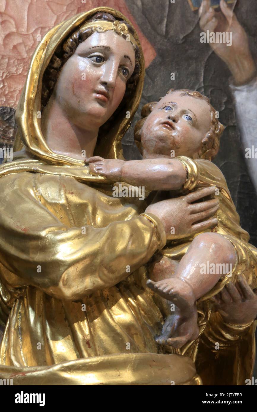 Vierge à l'Enfant. Eglise Saint-Gervais-et-Protais. Saint-Gervais-les-Bains. Haute-Savoie. Auvergne-Rhône-Alpes. France. Europe. Stock Photo