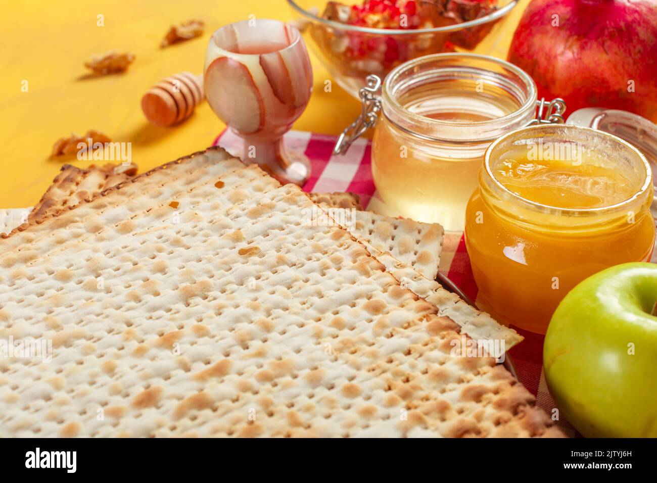 traditional Jewish kosher matzo for Easter pesah Stock Photo - Alamy