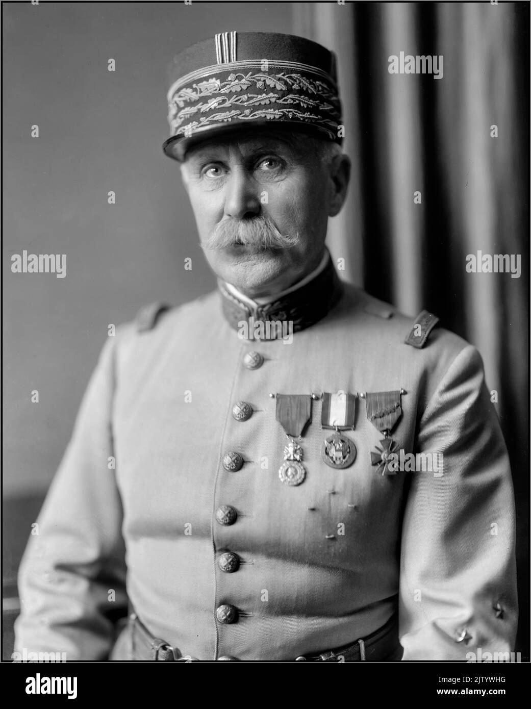 PETAIN Henri Philippe Benoni Omer Pétain (24 April 1856 – 23 July 1951), commonly known as Philippe Pétain or Marshal Pétain 1900s Portrait Maréchal Pétain a French general who attained the position of Marshal of France at the end of World War I, during which he became known as The Lion of Verdun  From 1940 to 1944, during World War II, he served as head of the Nazi collaborationist regime of Vichy France. Pétain,, HENRI P. MARSHALL Portrait Military Uniform Date 1905 France Stock Photo