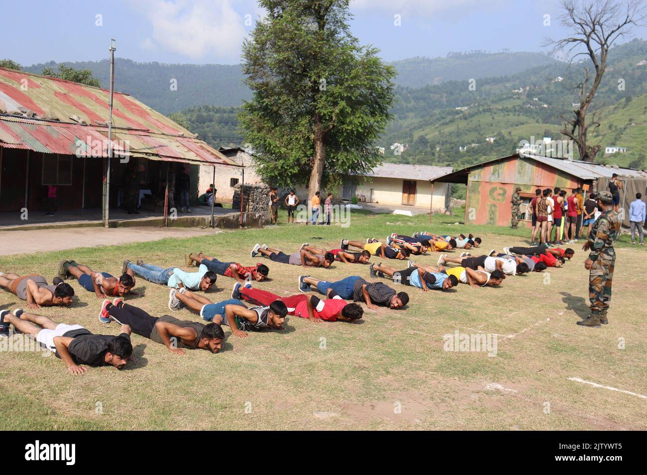September 2, 2022, Poonch, Jammu and Kashmir, India: Indian Army personnel train youth residing in far-flung for their recruitment under the 'Agnipath' scheme, in Chattral area of Mendhar in Poonch, on Friday September 2, 2022 (Credit Image: © Nazim Ali Khan/ZUMA Press Wire) Stock Photo