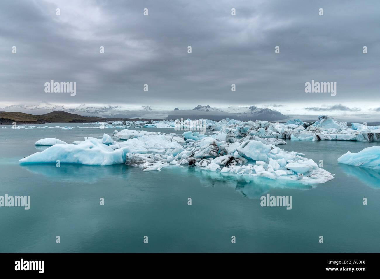 Icebergs floating in the glacial lagoon at Jökulsárlón in the Vatnajökull National Park of southern Iceland. Stock Photo