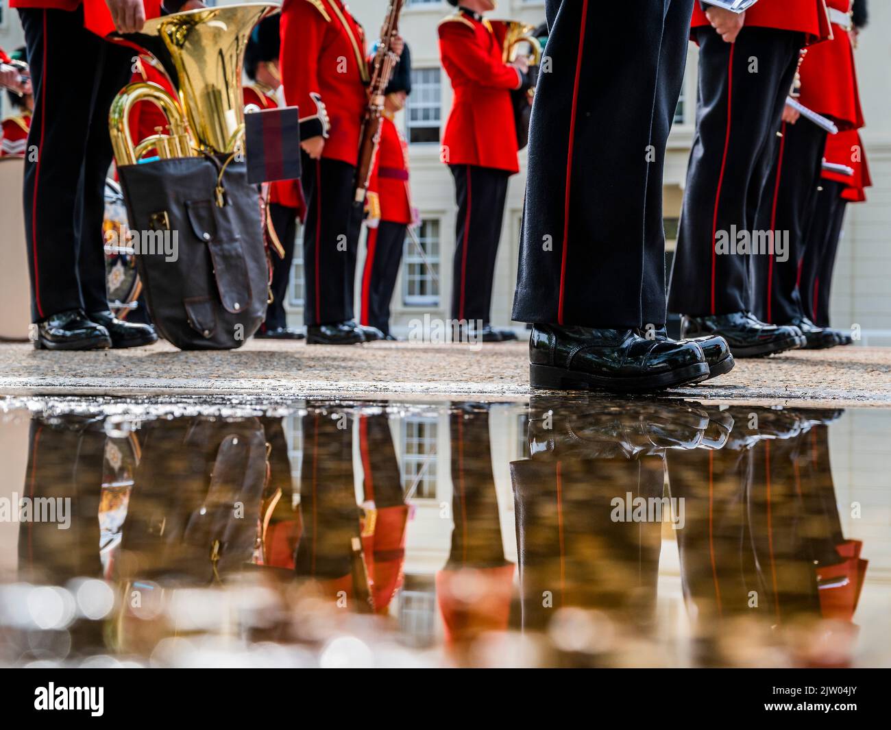 London, UK. 2nd Sep, 2022. The Irish Guards form two new Companies and Number 12 Company forms up for inspection at Wellington Barracks and Mounts the Queen's Guard at Buckingham Palace - As part of the Army's modernisation programme ‘Future Soldier', two new Foot Guards Public Duties Companies (PDCs), are being formed, resurrecting the traditions and ethos of the historic and battle honoured 2nd Battalion Irish Guards. Credit: Guy Bell/Alamy Live News Stock Photo