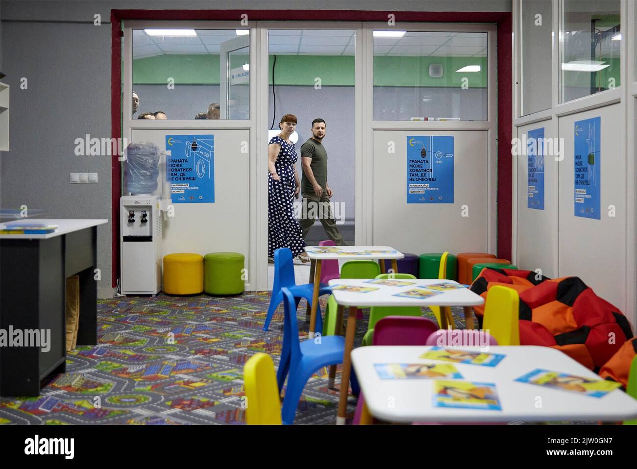 Irpin, Ukraine. 01st Sep, 2022. Ukrainian President Volodymyr Zelenskyy, visits young students on the first day of classes at the A. S. Makarenko elementary school, September 1, 2022 in Irpin, Ukraine. The school was rebuilt with UNICEF help after being destroyed in Russian attacks last March. Credit: Sarsenov Daniiar/Ukraine Presidency/Alamy Live News Stock Photo