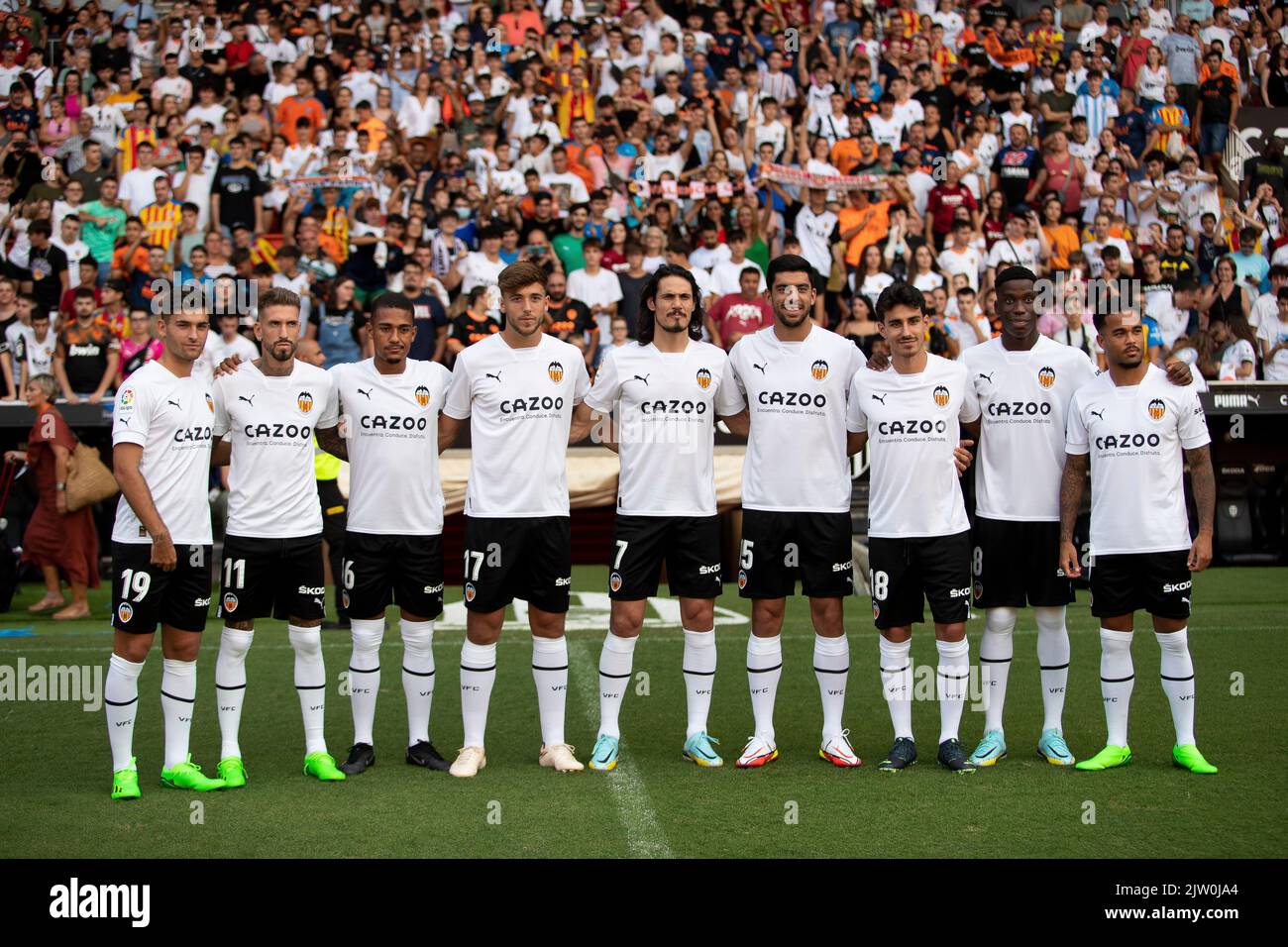 Valencia, Spain, September  2, 2022.  Valencia CF has presented to  Hugo Duro, Samu Castillejo, Samuel Lino, Nico Gonzalez, Cenk Ozkacar, Andre Almeida, Ilaix Moriba,  Justin Kluivert and Edison Cavani to his audience the new players for the 22/23 season. Photo by Jose Miguel Fernandez /Alamy Live News ) Stock Photo