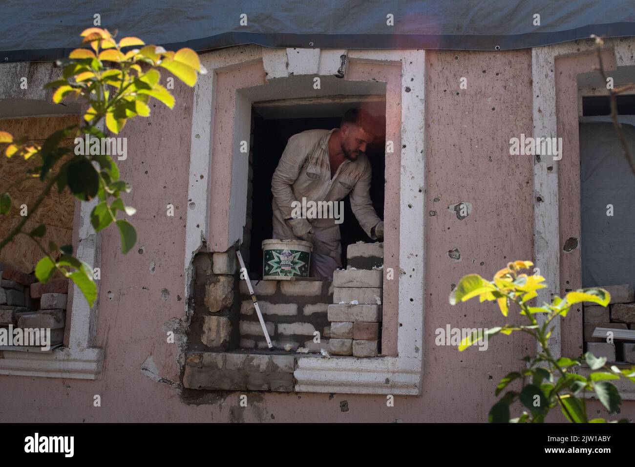 Mykolaiv, Ukraine. 28th Aug, 2022. A man covers the hole of a Window blown out by a missile in Mykolaiv (Photo by Maria Ximena Borrazas/Sipa USA) Credit: Sipa USA/Alamy Live News Stock Photo