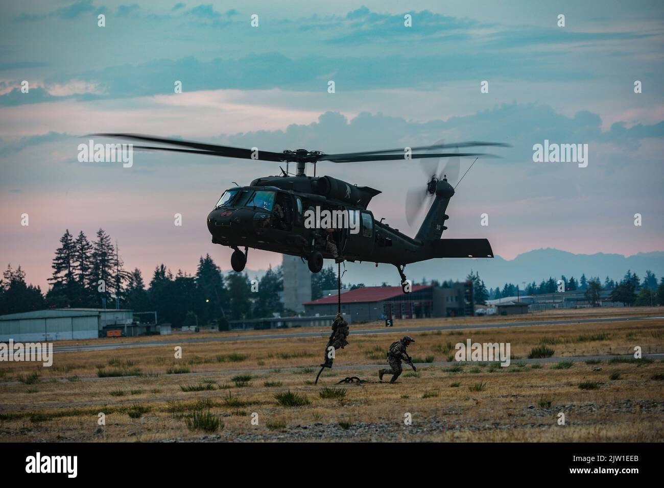 Soldiers from 1st Special Forces Group (Airborne), conduct Fast Rope ...