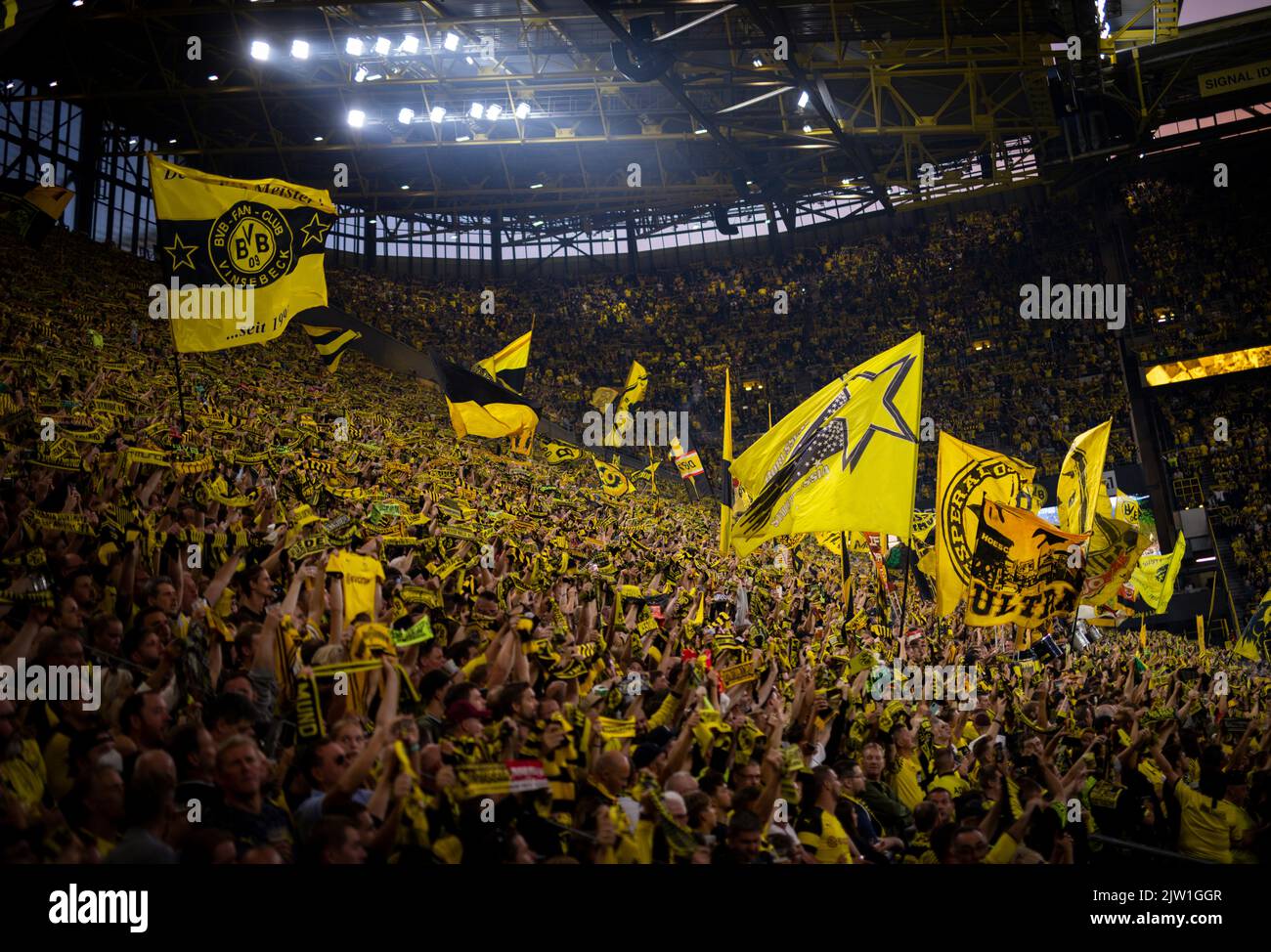 BVB Fans auf der Südtribüne Borussia Dortmund - TSG 1899 Hoffenheim 02.09.2022, Fussball; Saison 2022/23  Foto: Moritz Müller  Copyright (nur für jour Stock Photo