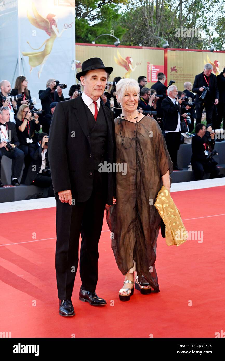 Venezia, Italia. 02nd Sep, 2022. Venezia, 79th Venice Film Festival 2022, Red Carpet film : Bones and all Pictured : Mark Rylance and his wife Claire van Kampen Credit: Independent Photo Agency/Alamy Live News Stock Photo
