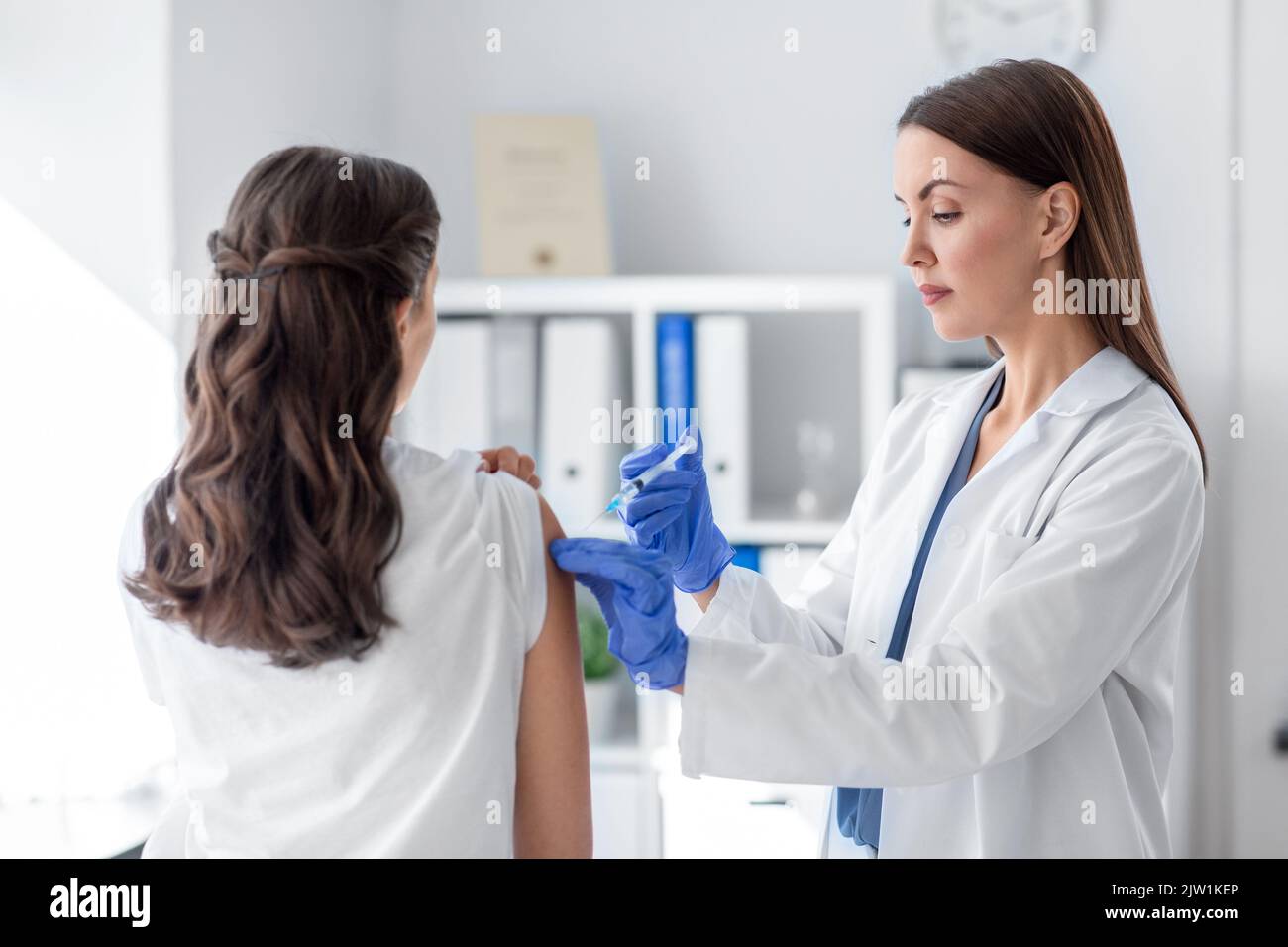 female doctor with syringe vaccinating patient Stock Photo - Alamy