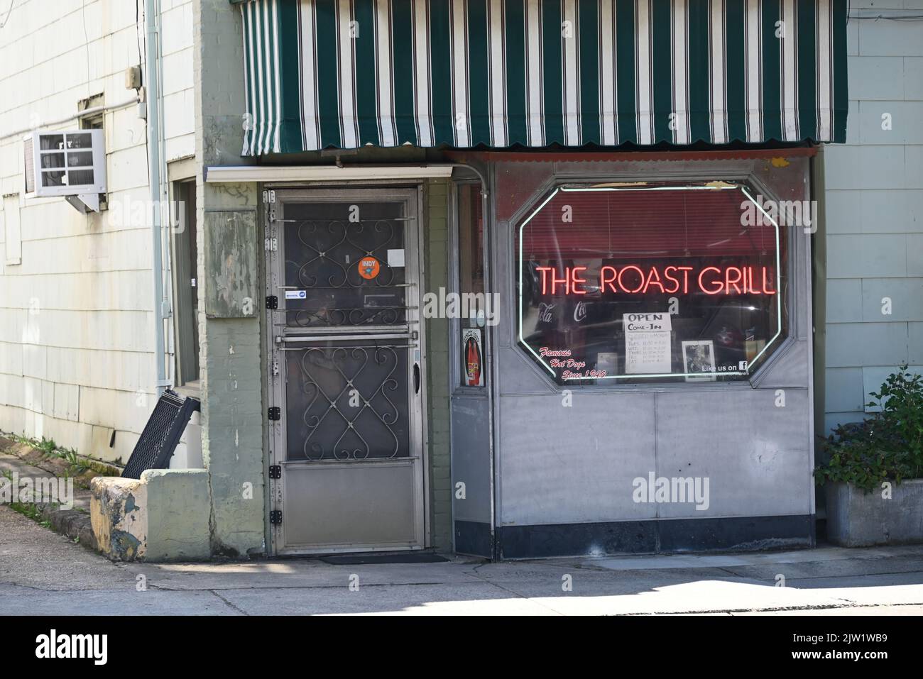 The iconic Roast Grill in downtown Raleigh has been serving hotdogs with chili, onions and mustard since 1940. Stock Photo