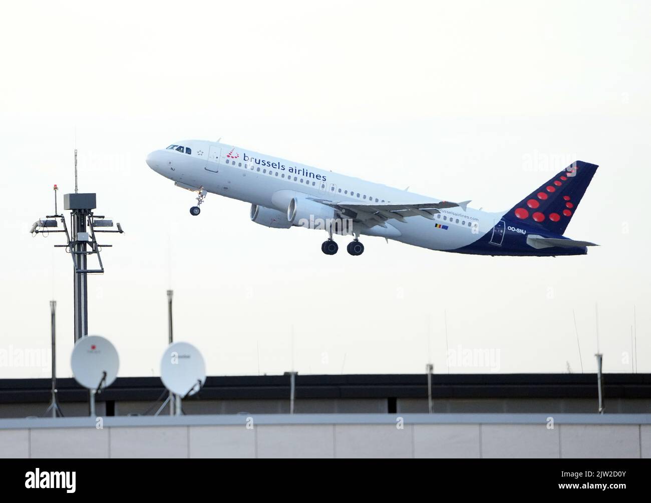 Berlin, Germany. 02nd Sep, 2022. 02 September 2022, Brandenburg, Schhšnefeld: An Airbus A 320-214 aircraft of Brussel Airlines takes off from Berlin Brandenburg 'Willy Brandt' Airport. Photo: Soeren Stache/dpa Credit: dpa picture alliance/Alamy Live News Stock Photo