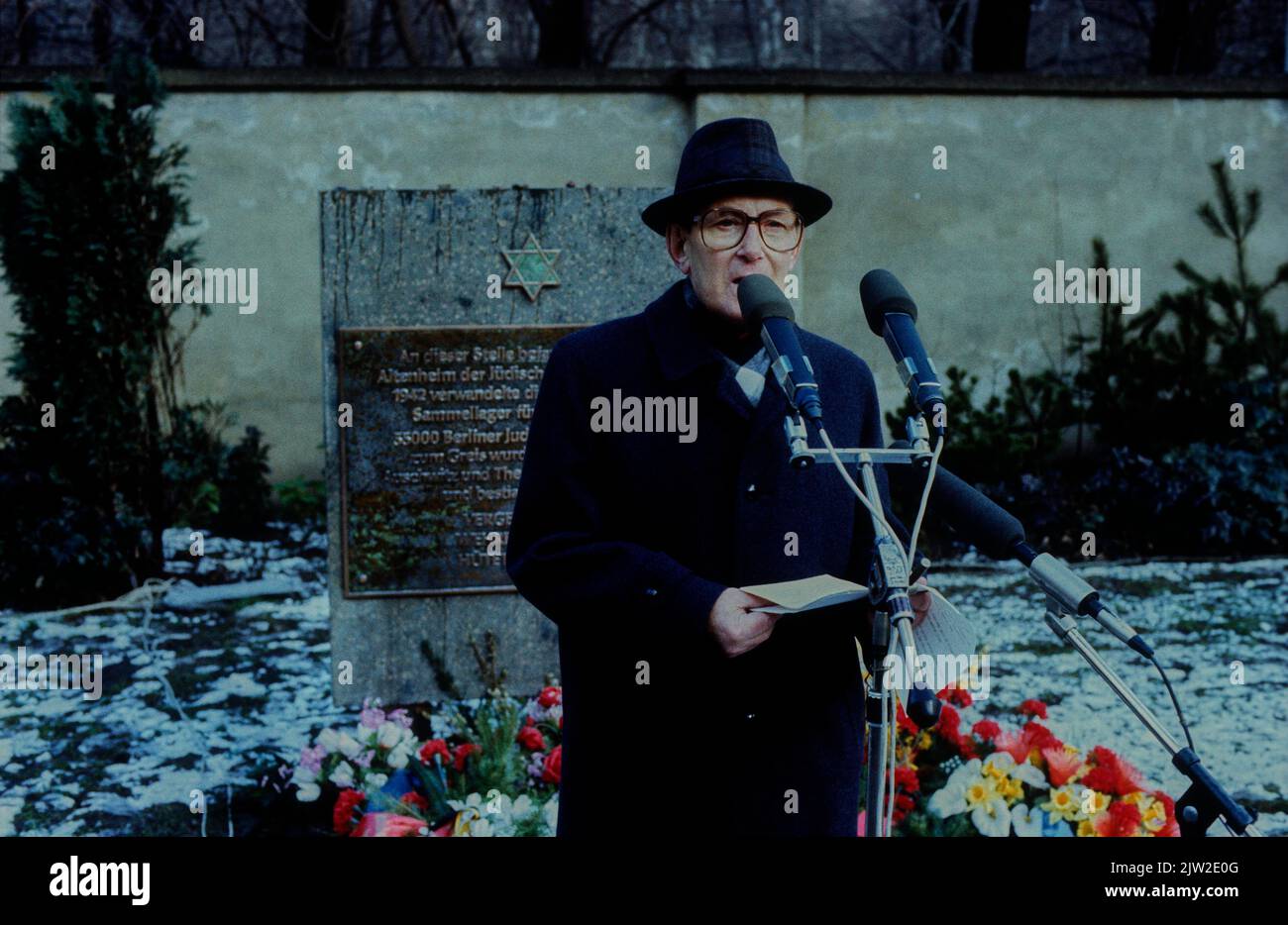 GDR, Berlin, 27 February 1988, commemoration of the factory action (collection and deportation of Jews in Grosse Hamburger Strasse), at the memorial Stock Photo