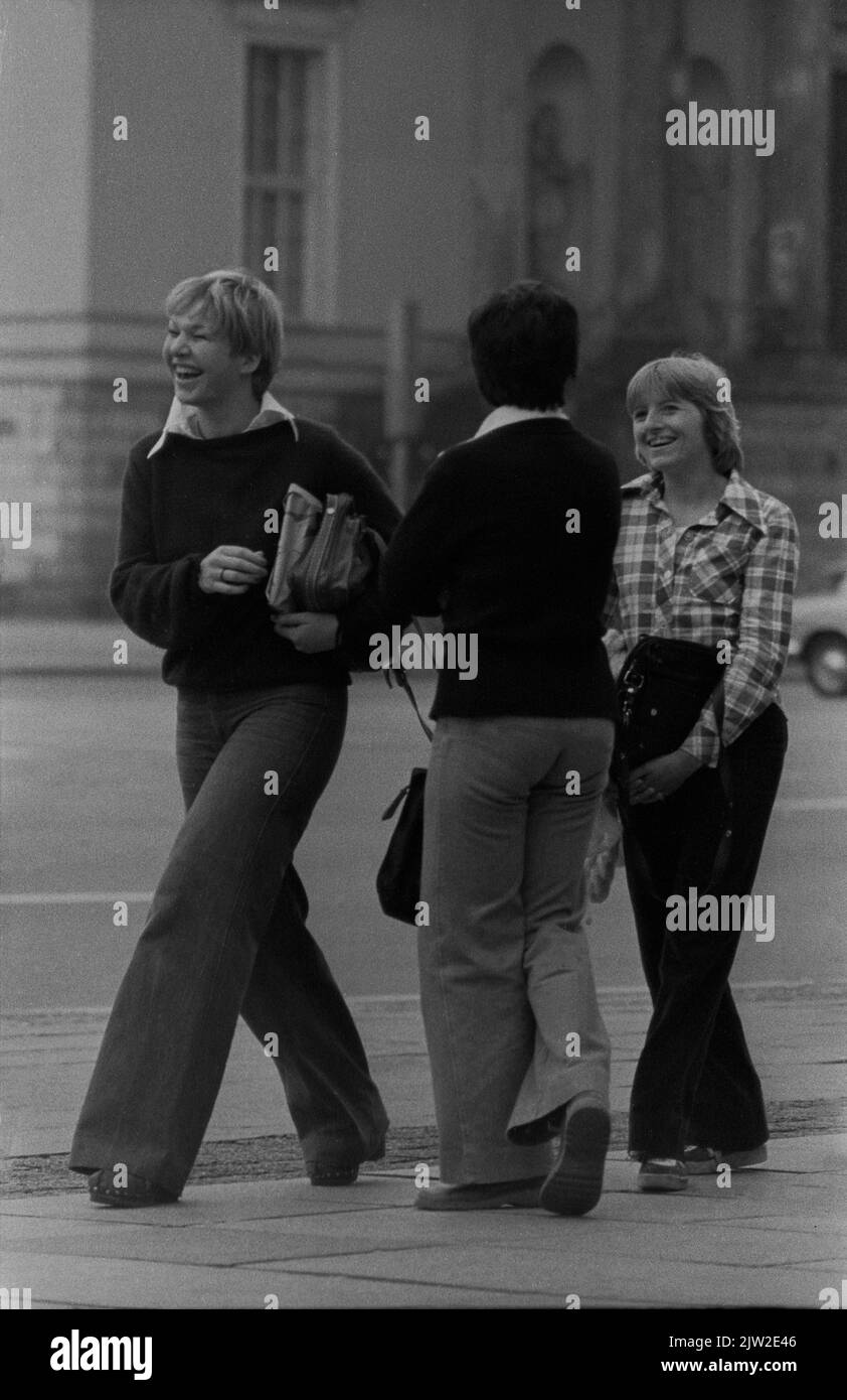 GDR, Berlin, 18 June 1978, three young woman on the street Unter den Linden, in front of the Humboldt University (HUB) Stock Photo