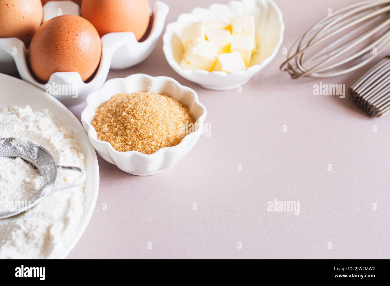 https://c8.alamy.com/comp/2JW2MW2/baking-or-cooking-background-frame-ingredients-kitchen-items-for-baking-cakes-kitchen-utensils-flour-eggs-brown-sugar-butter-text-space-top-v-2JW2MW2.jpg