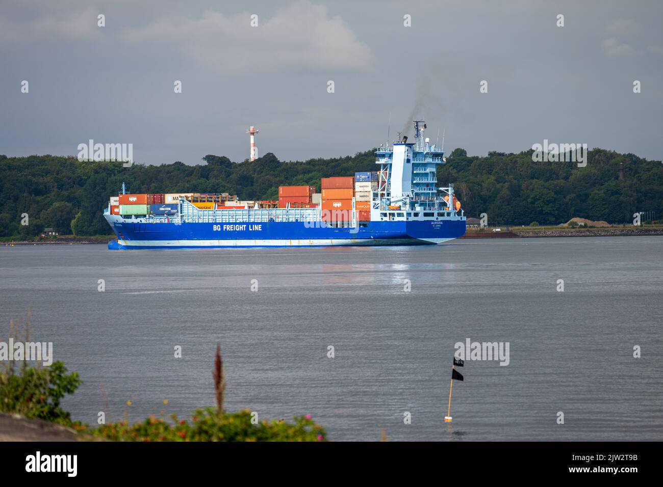 Der Containerfrachter Aurora aus der Ostsee kommend fährt in Richtung Nord-Ostsee-Kanal in der Kieler Förde Stock Photo