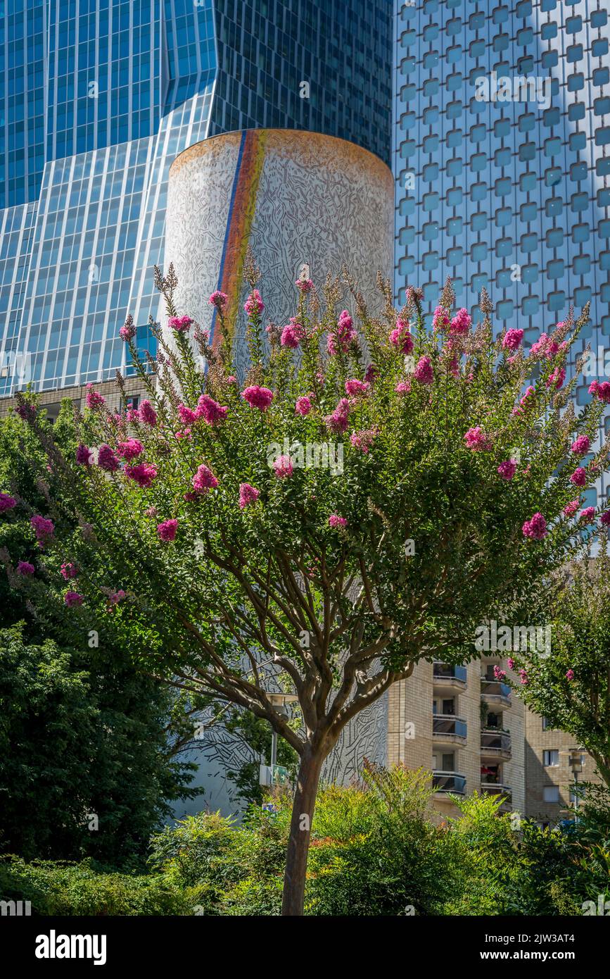 View of La Place basse Garden, Green space in central Axe of La Defense, a ...