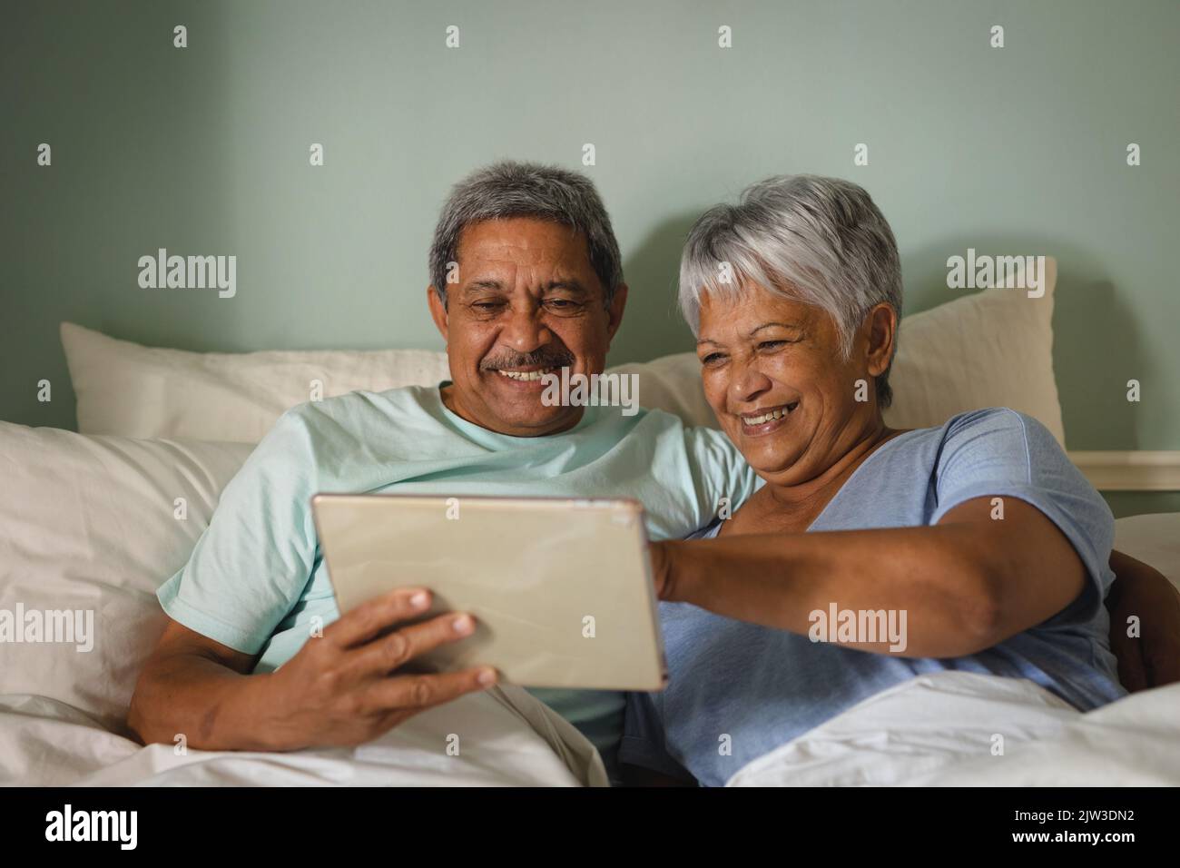 African american couple in bed hi-res stock photography and images - Alamy