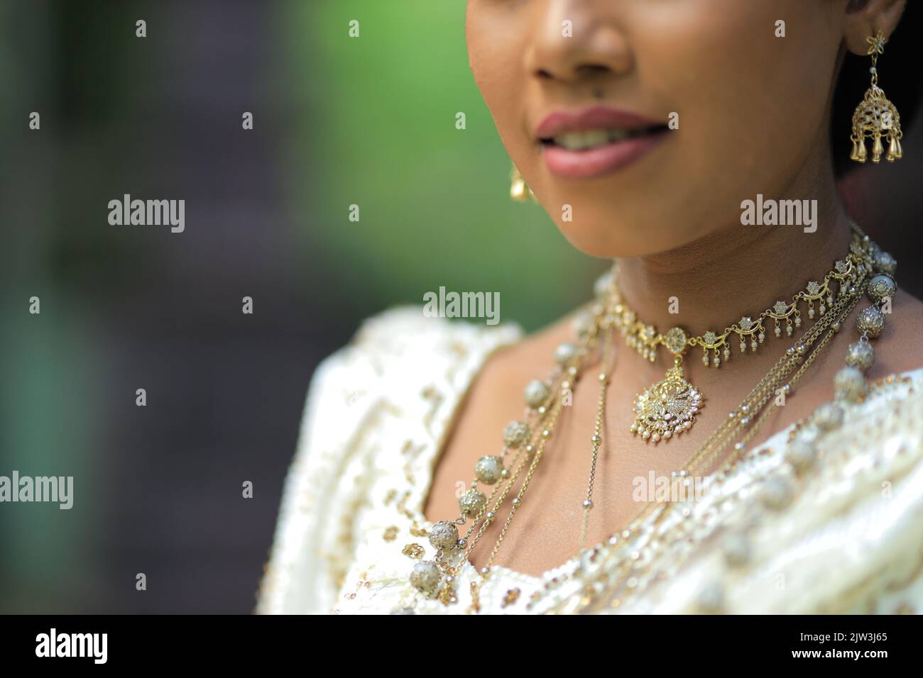Sri Lankan Traditional Wedding Dress Stock Photo Alamy
